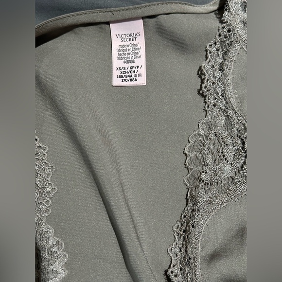 Victoria's Secret: Women’s Open Kimono- Size XS - Picture 3 of 7